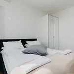 ShortStayPoland Kolejowa (B10)